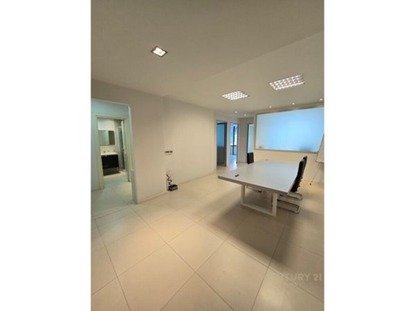 Tirane, shitet apartament 3+1 Kati 2, 91 m² 350.000 € (liceu artistik)