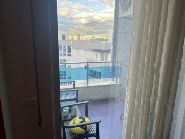 Tirane, jepet me qera apartament 2+1+Ballkon Kati 4, 100 m² 701 € (Siper Kopshtit Zoologjik)