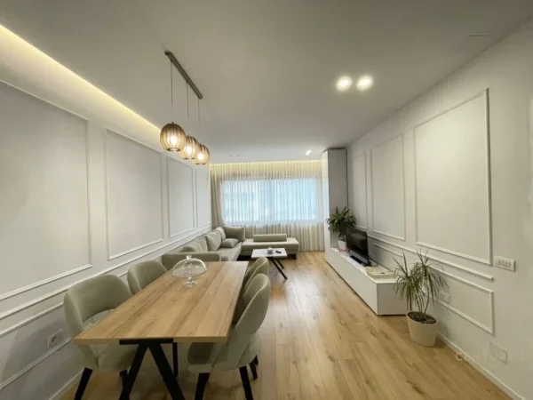 Tirane, jepet me qera apartament 2+1 Kati 7, 79 m² 650 € (astir)