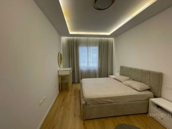 Tirane, jepet me qera apartament 2+1 Kati 7, 79 m² 650 € (astir)