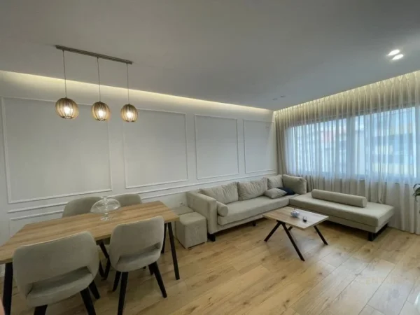 Tirane, jepet me qera apartament 2+1 Kati 7, 79 m² 650 € (astir)