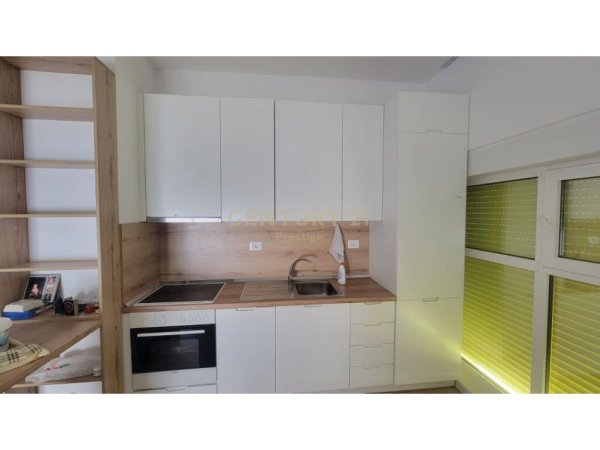 Tirane, jepet me qera apartament 2+1 Kati 4, 85 m² 450 € (ali dem)