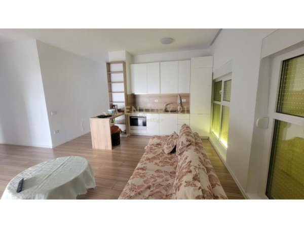 Tirane, jepet me qera apartament 2+1 Kati 4, 85 m² 450 € (ali dem)