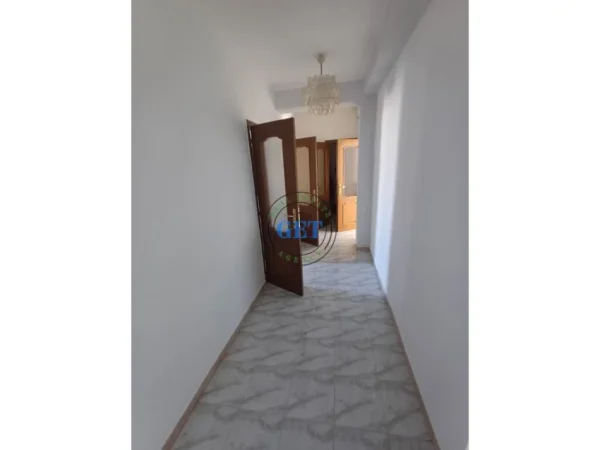 Durres, shitet apartament 2+1+Ballkon Kati 4, 93 m² 80.000 € (Kryqi Kuq)