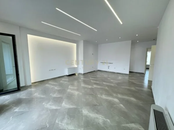 Tirane, jepet me qera apartament 2+1 , 143 m² 1.600 € (rruga e kosovarve)