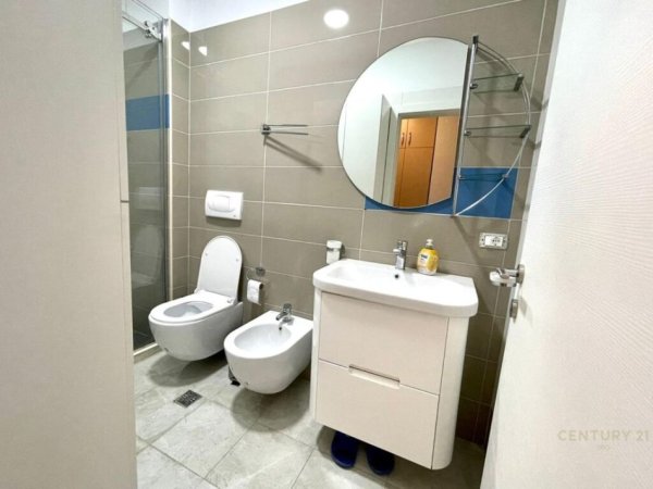 Tirane, jepet me qera apartament 2+1 Kati 8, 103 m² 700 € (21 dhjetori)