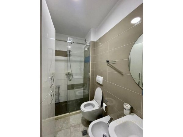 Tirane, jepet me qera apartament 2+1 Kati 8, 103 m² 700 € (21 dhjetori)