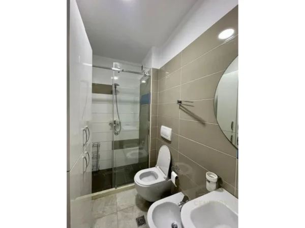 Tirane, jepet me qera apartament 2+1 Kati 8, 103 m² 700 € (21 dhjetori)