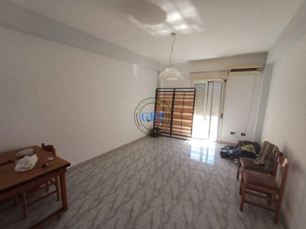 Durres, shitet apartament 2+1+Ballkon Kati 4, 93 m² 80.000 € (Kryqi i Kuq)