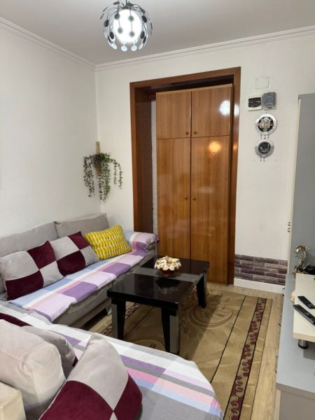 Tirane, jepet me qera apartament 1+1+Ballkon Kati 1, 45 m² 500 € (Myslym shyr , prane intersportit)