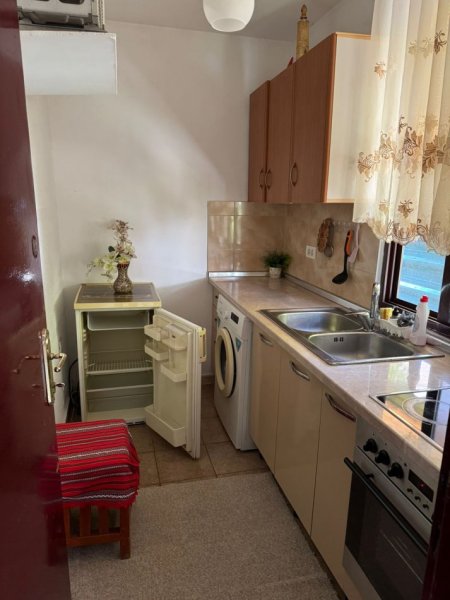 Tirane, jepet me qera apartament 1+1+Ballkon Kati 1, 45 m² 500 € (Myslym shyr , prane intersportit)