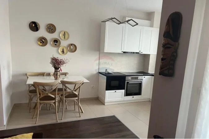 Tirane, jepet me qera 2+1+Ballkon Kati 4, 90 m² 700 € (Kompleksi Mateo, Kopshti Zoologjik)
