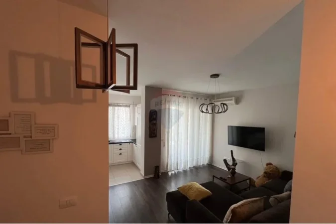 Tirane, jepet me qera 2+1+Ballkon Kati 4, 90 m² 700 € (Kompleksi Mateo, Kopshti Zoologjik)