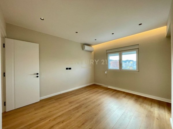 Tirane, jepet me qera apartament Kati 6, 52 m² 700 € (Sheshi Wilson)