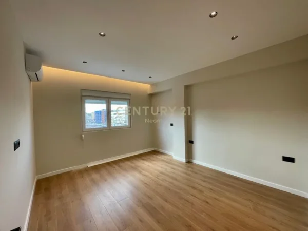 Tirane, jepet me qera apartament Kati 6, 52 m² 700 € (Sheshi Wilson)