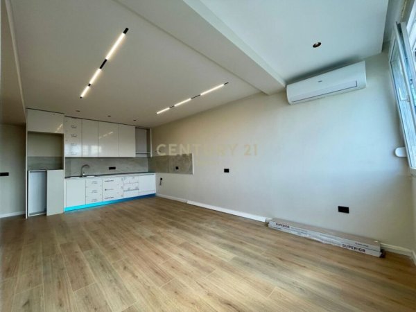 Tirane, jepet me qera apartament Kati 6, 52 m² 700 € (Sheshi Wilson)