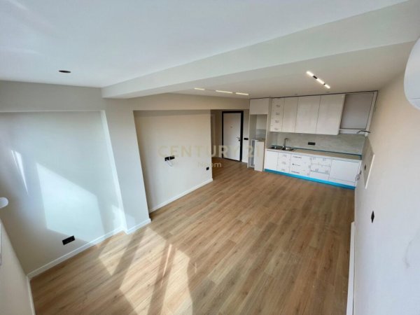 Tirane, jepet me qera apartament Kati 6, 52 m² 700 € (Sheshi Wilson)