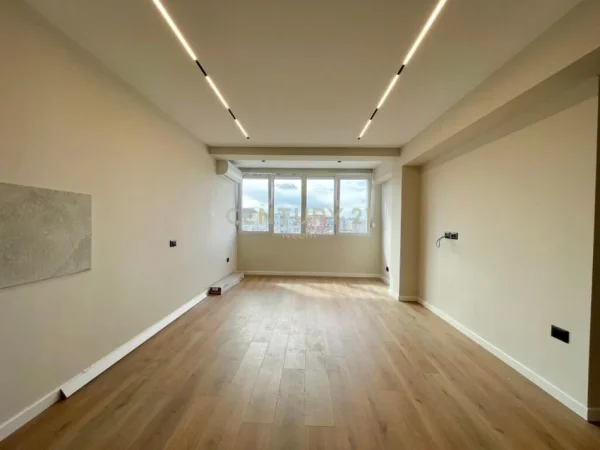Tirane, jepet me qera apartament Kati 6, 52 m² 700 € (Sheshi Wilson)