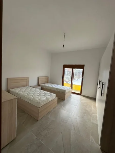 Tirane, jepet me qera Vile 3+1 Kati 3, 149 m² 600 € (Astir Rruga Kryesore)
