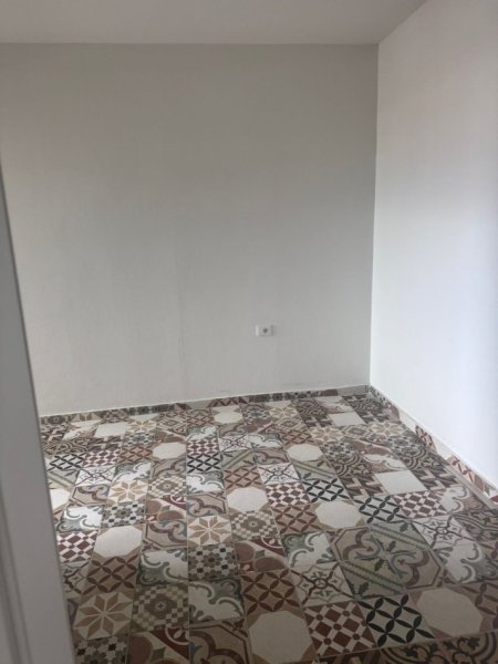 Tirane, jepet me qera apartament 1+1+Ballkon Kati 11, 60 m² 350 € (Yzberisht perballe Spitalit Amerikan 3.)