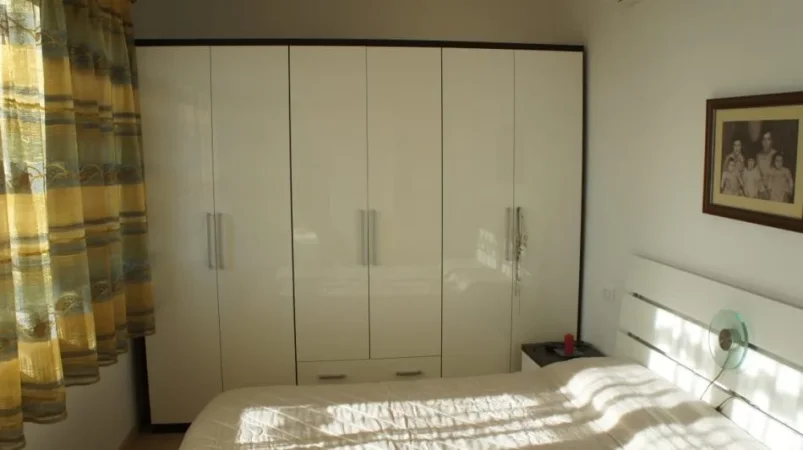 Tirane, jepet me qera apartament 1+1+Ballkon Kati 7, 68 m² 650 € (Rr. E Bogdaneve)