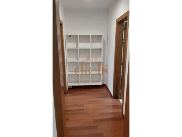 Tirane, jepet me qera zyre Kati 2, 156 m² 2.000 € (Bllok)