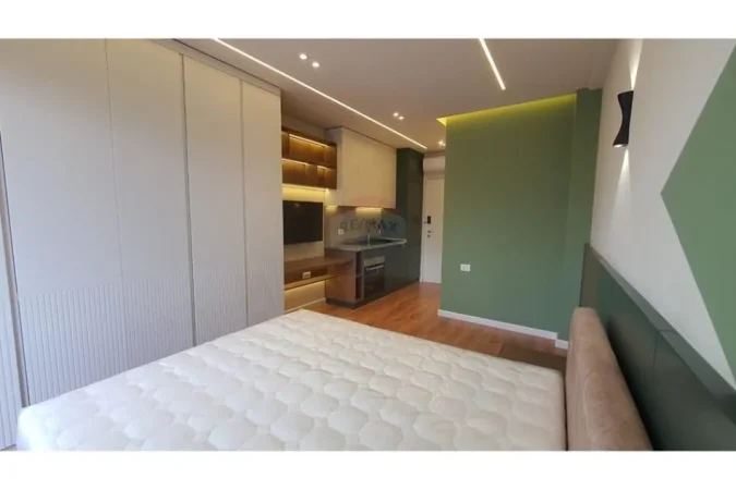 Tirane, jepet me qera 1+1 Kati 4, 75 m² 500 € (Studio apartament per qira te Pazari i Ri!)