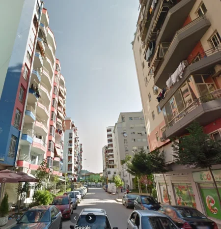 Tirane, shes dyqan Kati 0, 76 m² 129.000 € (Yzberisht)