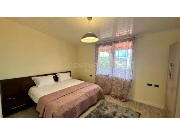 Tirane, jepet me qera apartament 2+1+Ballkon Kati 3, 190 m² 600 € (vilat gjerma ne)
