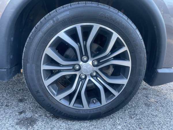 MITSUBISHI 7 VENDE 2016 120000 km