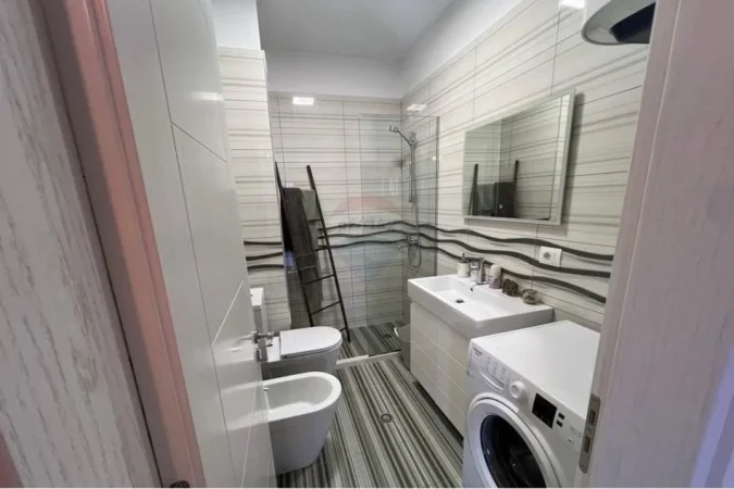 Tirane, jepet me qera apartament 2+1 Kati 8, 98 m² 700 € (Apartament 2+1 me qira tek Kopshti Zoologjik!)