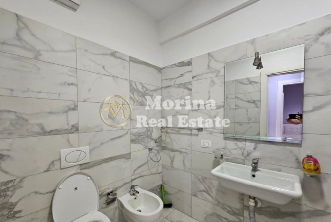Tirane, jepet me qera apartament 3+1 Kati 7, 130 m² 1.000 € (Rruga Kavajes)
