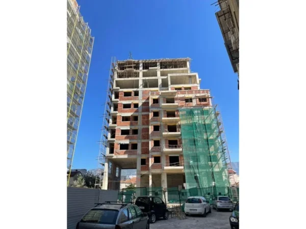 Tirane, shitet apartament 2+1 Kati 7, 84 m² 120.000 € (Brryli)