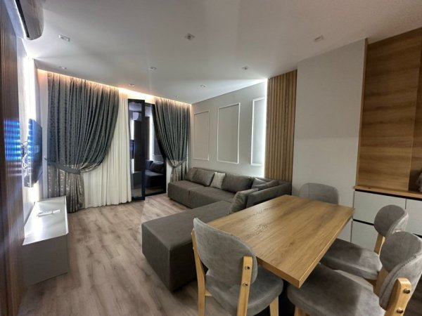Tirane, jepet me qera apartament 1+1+Ballkon Kati 2, 71 m² 700 € (pazari i ri)