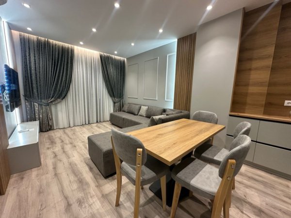 Tirane, jepet me qera apartament 1+1+Ballkon Kati 2, 71 m² 700 € (pazari i ri)