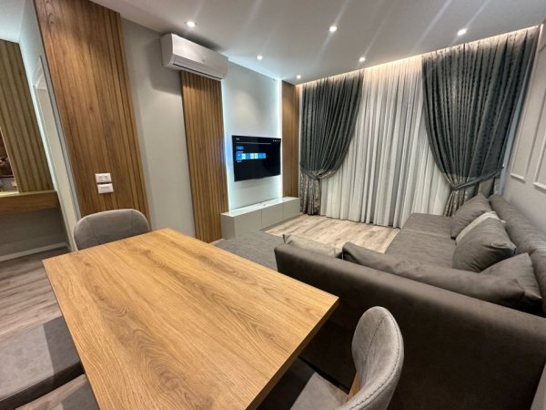 Tirane, jepet me qera apartament 1+1+Ballkon Kati 2, 71 m² 700 € (pazari i ri)