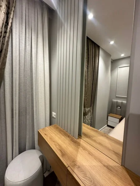 Tirane, jepet me qera apartament 1+1+Ballkon Kati 2, 71 m² 700 € (pazari i ri)