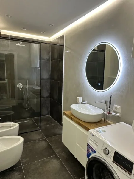 Tirane, jepet me qera apartament 1+1+Ballkon Kati 2, 71 m² 700 € (pazari i ri)