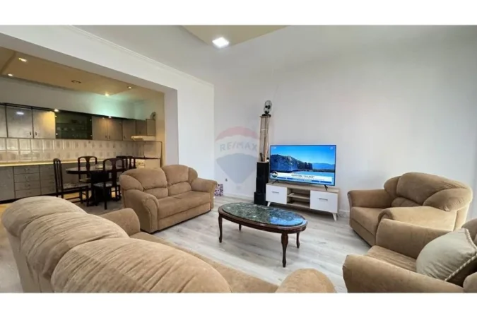 Tirane, jepet me qera apartament 3+1+Ballkon Kati 3, 146 m² 550 € (Brryli)