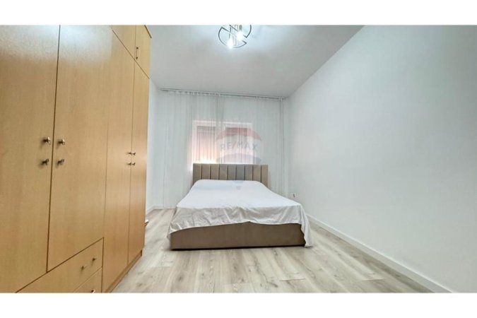 Tirane, jepet me qera apartament 3+1+Ballkon Kati 3, 146 m² 550 € (Brryli)