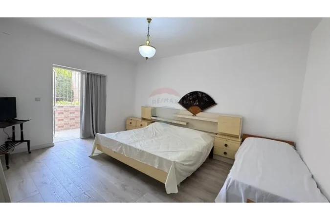 Tirane, jepet me qera apartament 3+1+Ballkon Kati 3, 146 m² 550 € (Brryli)