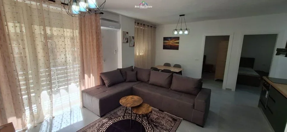 Tirane, jepet me qera apartament 2+1 Kati 1, 80 m² 390 € (fresku)