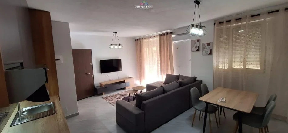 Tirane, jepet me qera apartament 2+1 Kati 1, 80 m² 390 € (fresku)