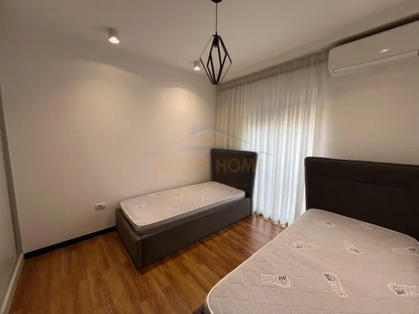 Tirane, shitet apartament 2+1+post parkingu Kati 6, 107 m² (rruga Panorama)