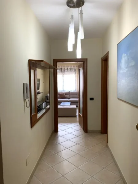 Tirane, jepet me qera apartament 2+1 Kati 2, 103 m² 900 € (qender)