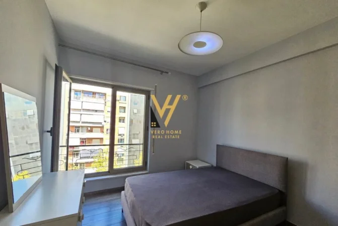 Tirane, jepet me qera apartament 3+1+Ballkon Kati 7, 130 m² 1.000 € (RRUGA E KAVAJES)