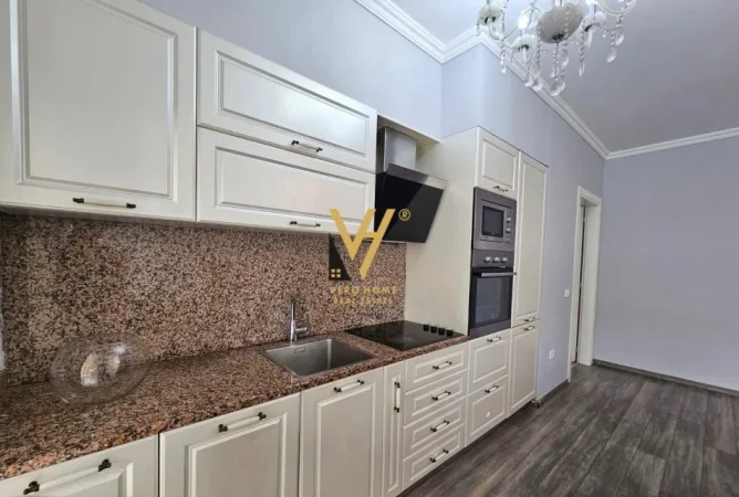 Tirane, jepet me qera apartament 3+1+Ballkon Kati 7, 130 m² 1.000 € (RRUGA E KAVAJES)