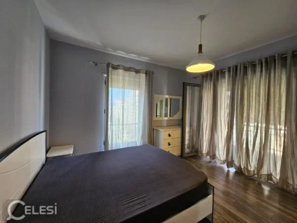 Tirane, jepet me qera apartament 3+1+Aneks+Ballkon Kati 7, 130 m² 1.000 € (RRUGA E KAVAJES)