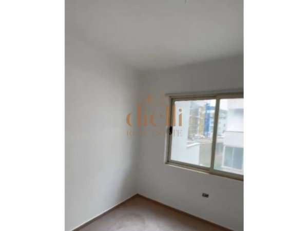 Tirane, shes apartament 2+1 , 98 m² 196.000 € (Liqeni i Thate, prane Radisson Collection Morina Hotel)