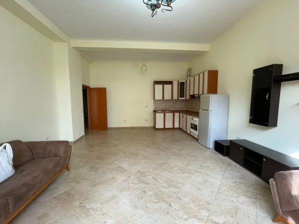 Tirane, jepet me qera zyre Kati 2, 80 m² 600 € (Komuna e Parisit)